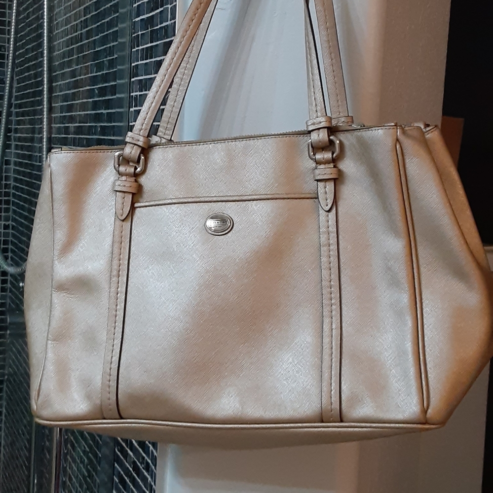 Coach purse est 1941